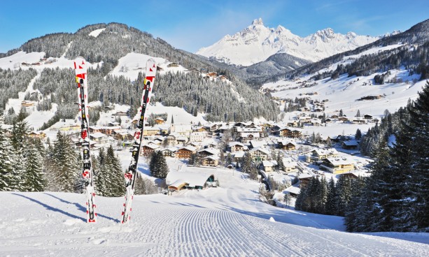 Skifahren in Filzmoos mit Blick auf die Bischofsmütze ©TVB Filzmoos